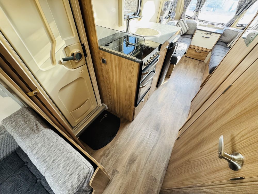 Swift  Charisma 640 