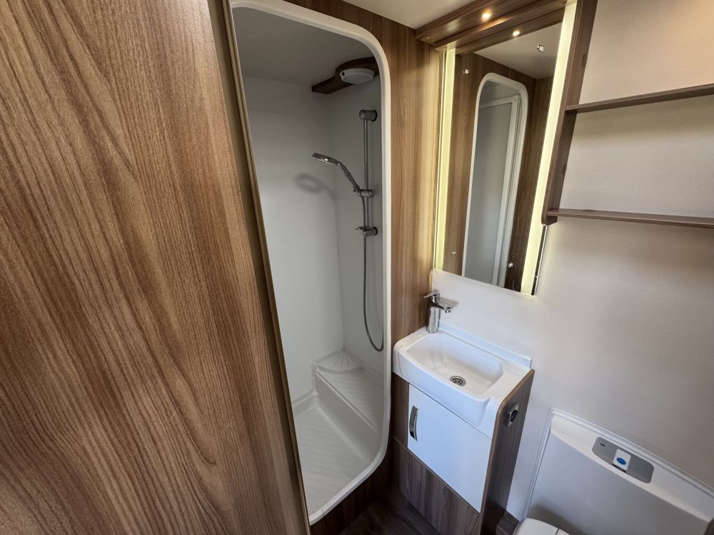 Swift  Charisma 640 