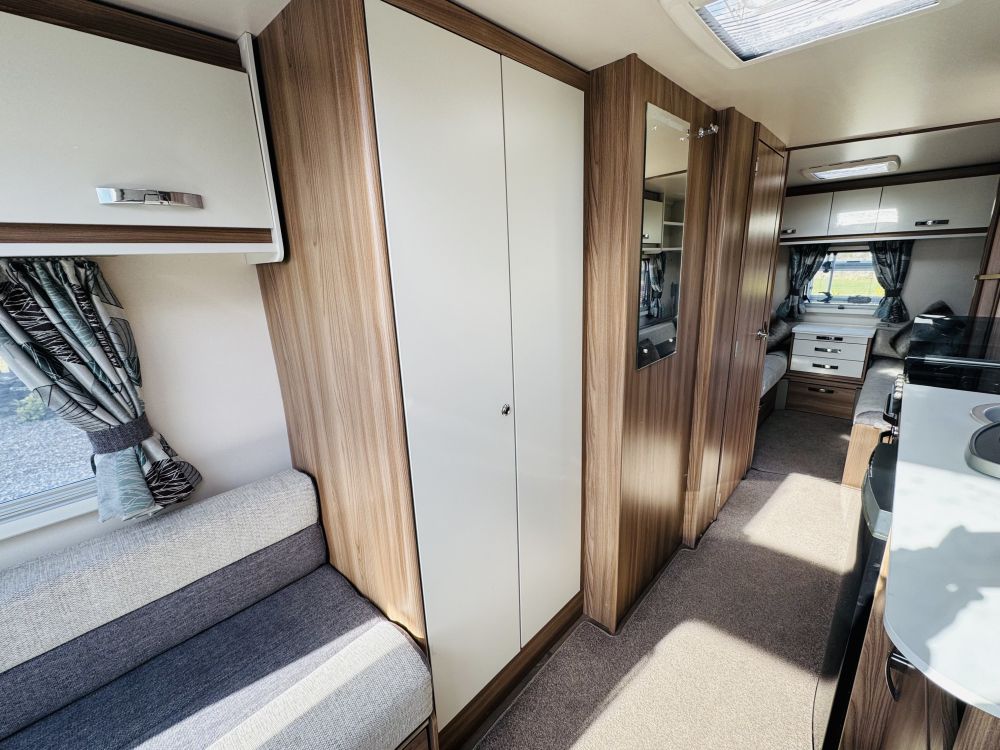 Swift  Charisma 640 