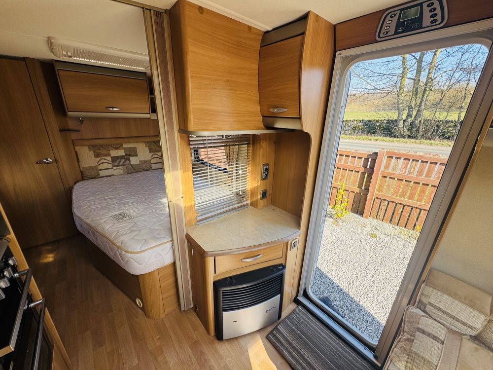 Swift  Challenger 570 