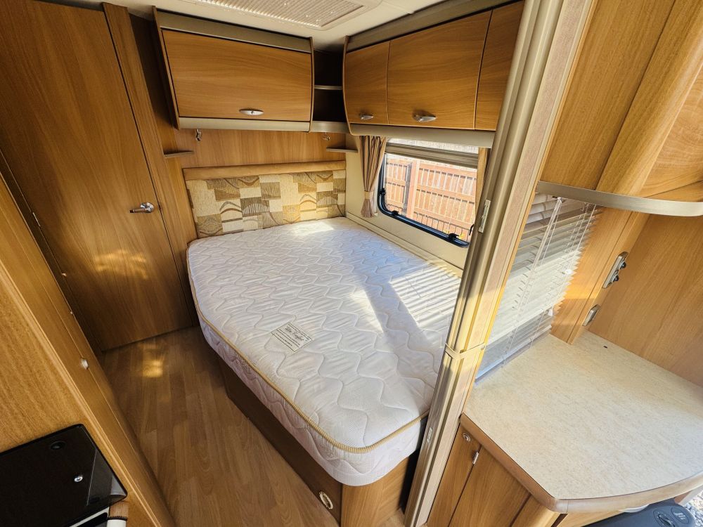 Swift  Challenger 570 