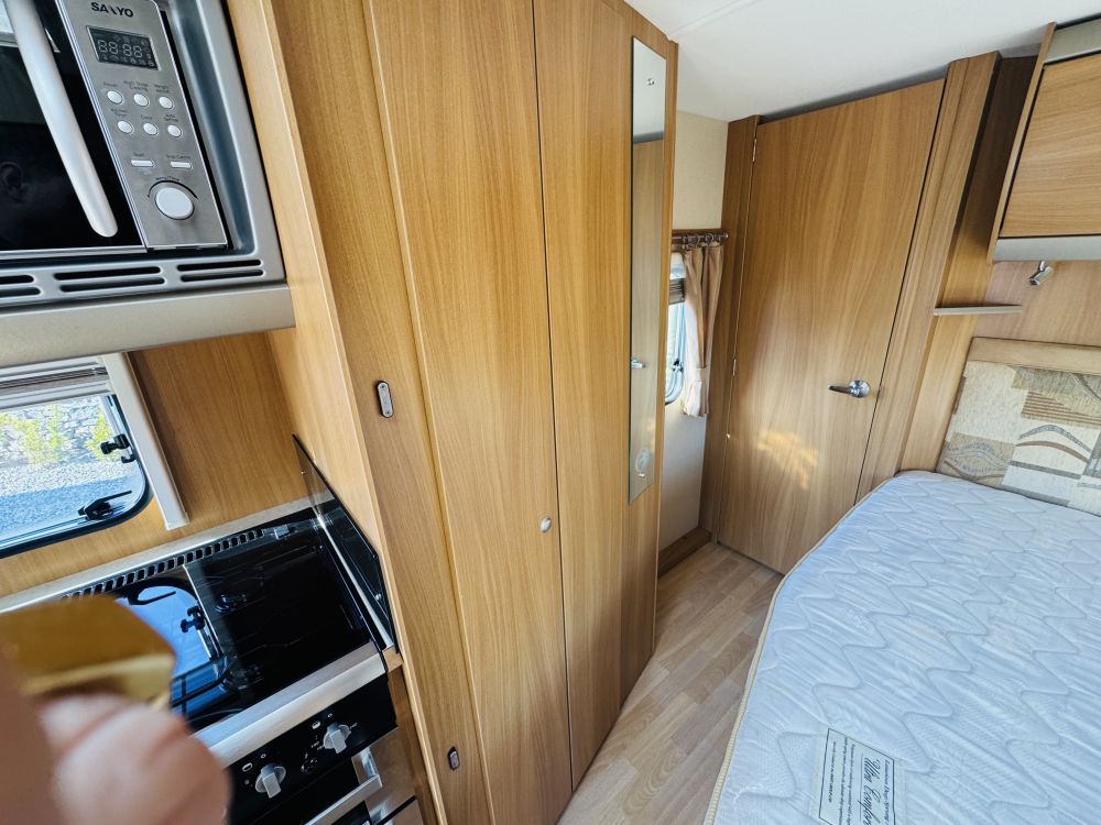Swift  Challenger 570 