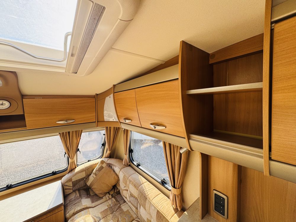 Swift  Challenger 570 