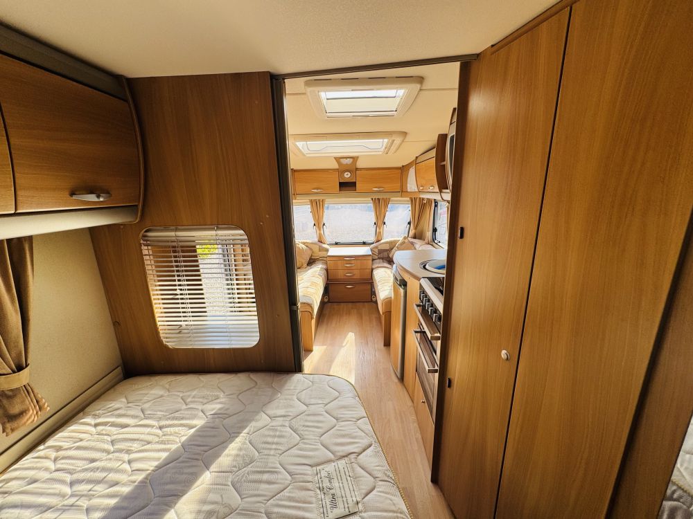 Swift  Challenger 570 