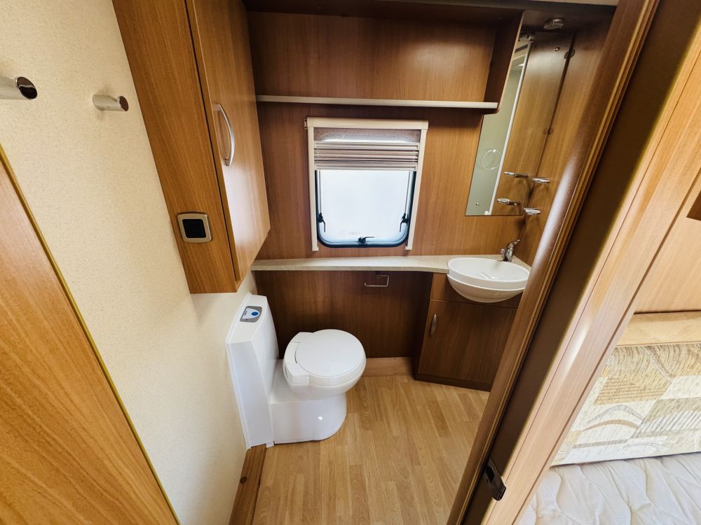 Swift  Challenger 570 