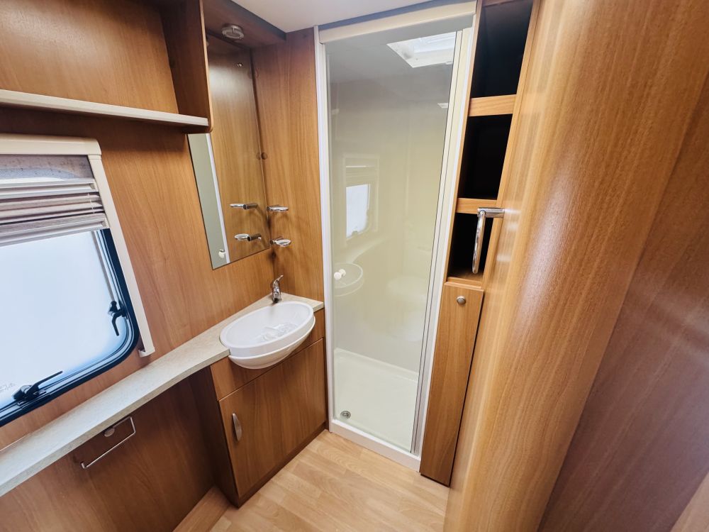 Swift  Challenger 570 