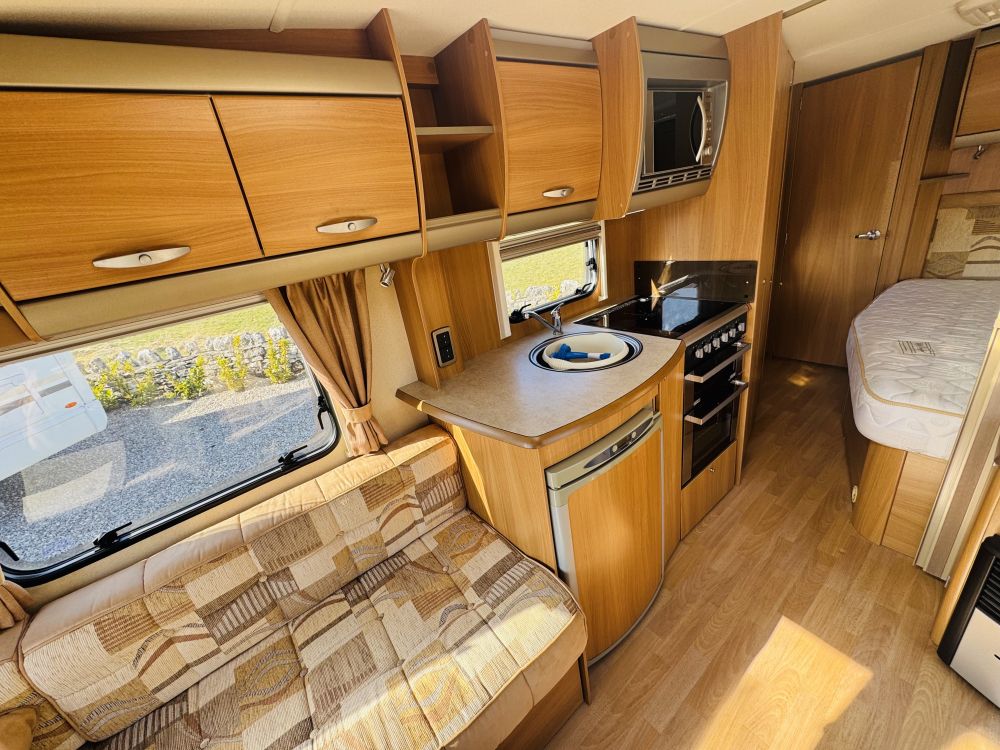 Swift  Challenger 570 