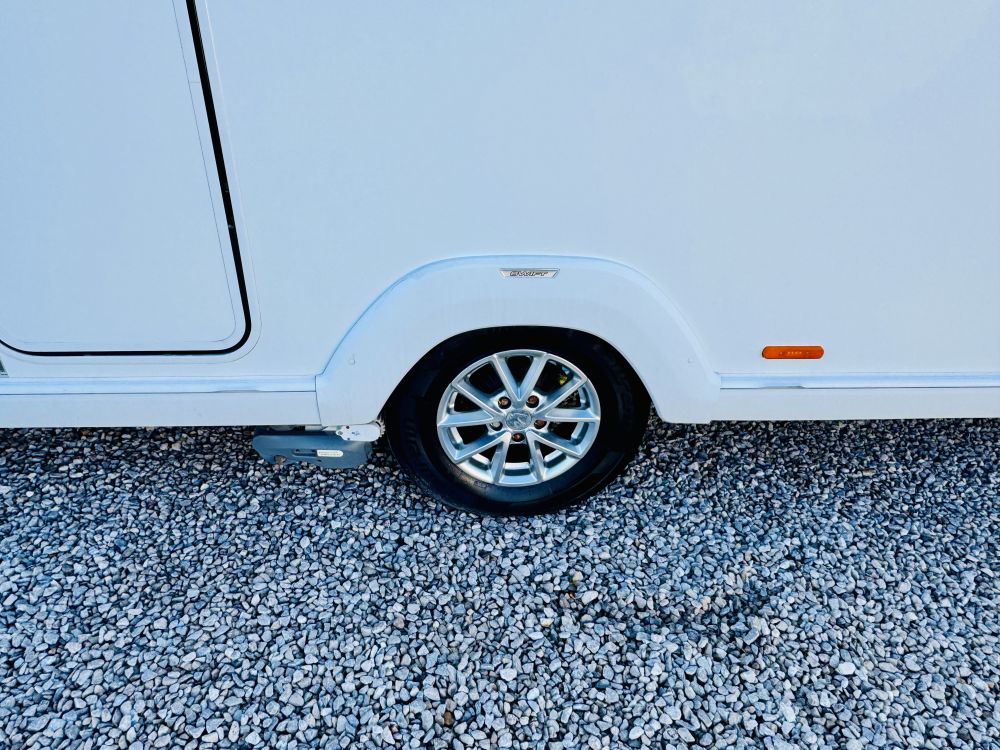 Swift Challenger  560 Island bed 