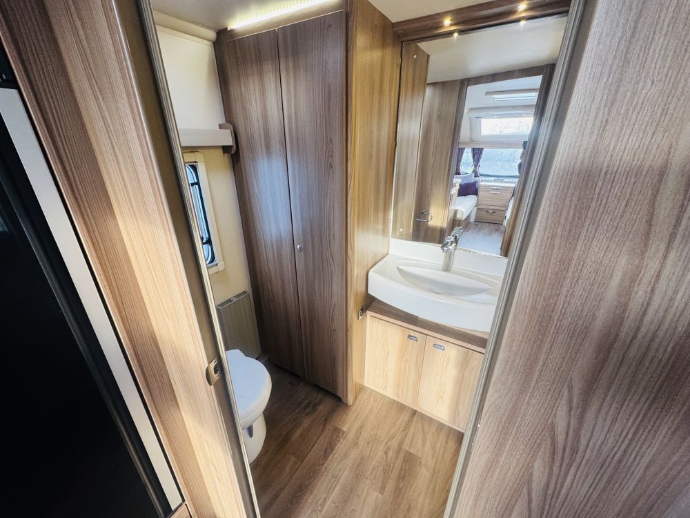 Swift Challenger  480 - 2 Berth 