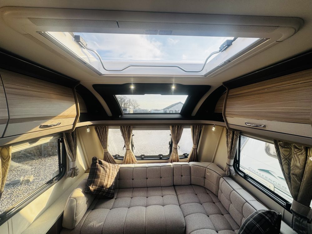 Coachman  Pastiche 470 