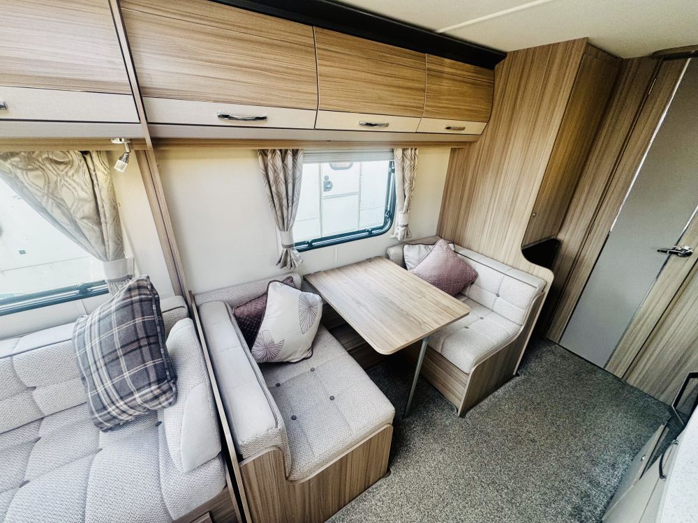 Coachman  Pastiche 470 