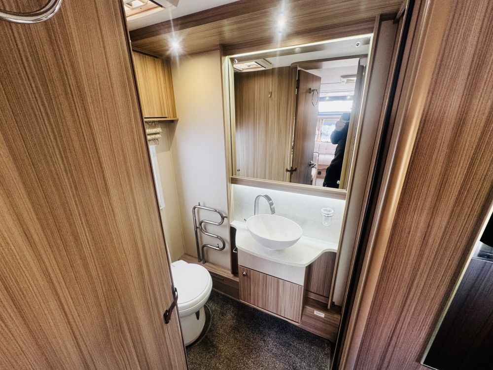 Coachman  Pastiche 470 