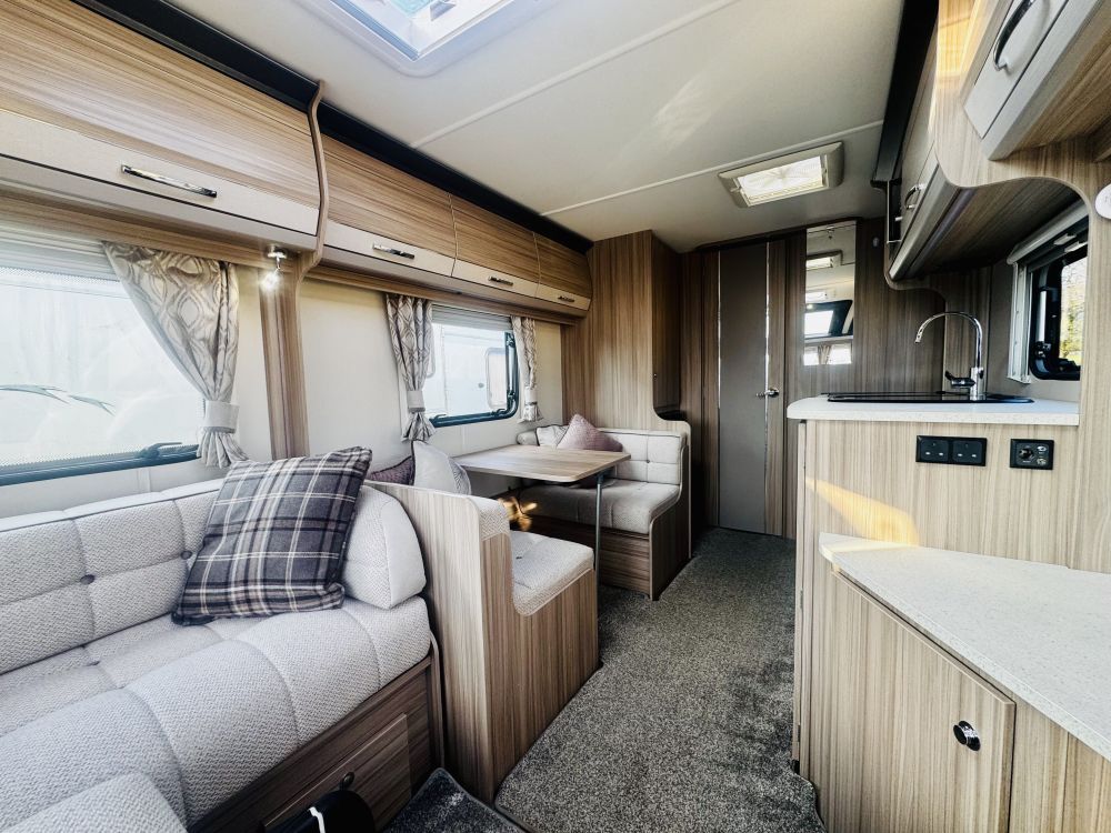 Coachman  Pastiche 470 