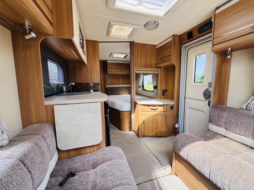 Swift Corniche  19/4 Fixed Bed 