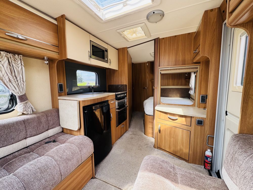 Swift Corniche  19/4 Fixed Bed 