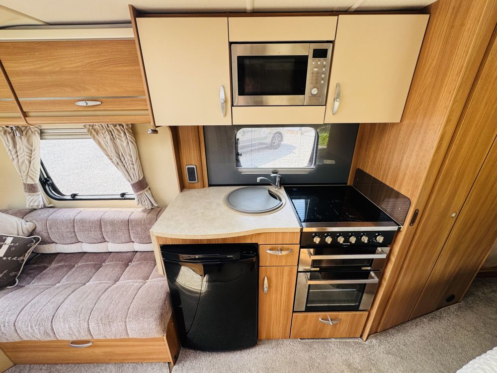 Swift Corniche  19/4 Fixed Bed 