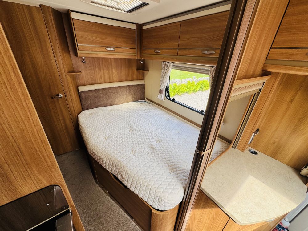 Swift Corniche  19/4 Fixed Bed 