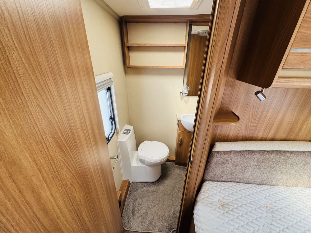 Swift Corniche  19/4 Fixed Bed 