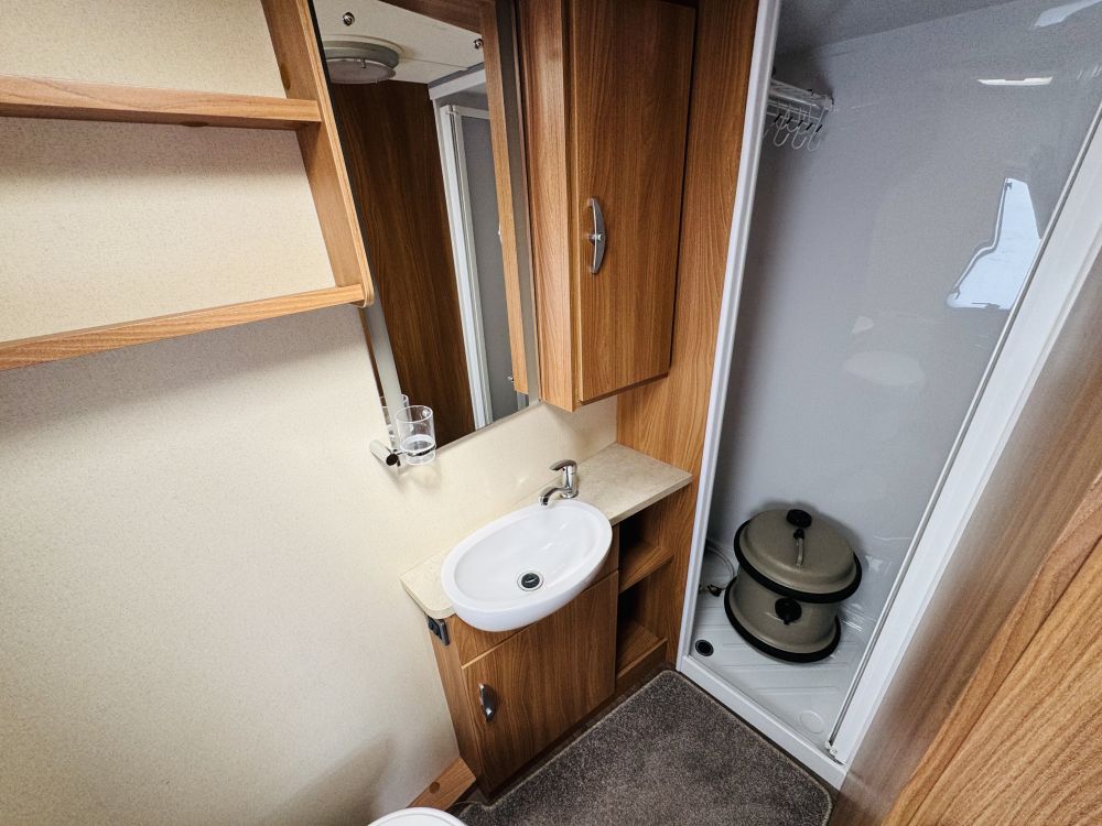Swift Corniche  19/4 Fixed Bed 