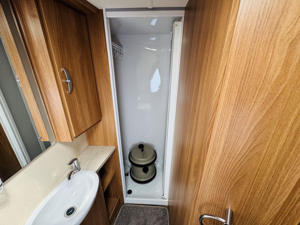 Swift Corniche  19/4 Fixed Bed 