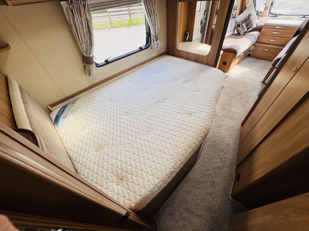 Swift Corniche  19/4 Fixed Bed 