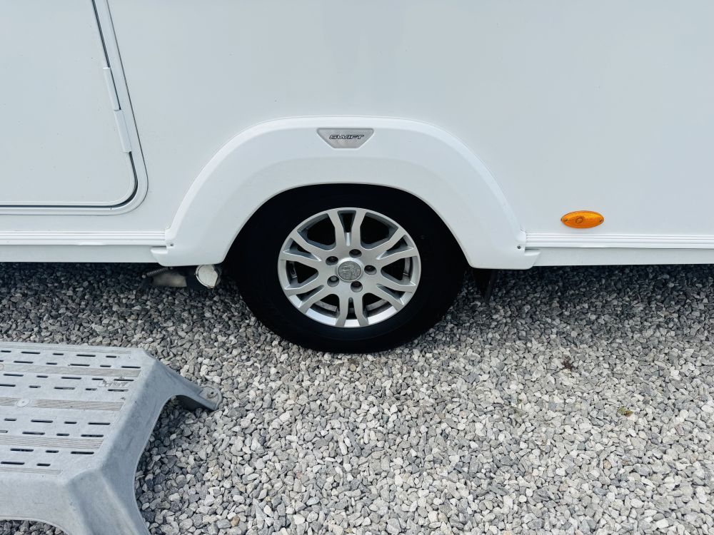 Swift Corniche  19/4 Fixed Bed 