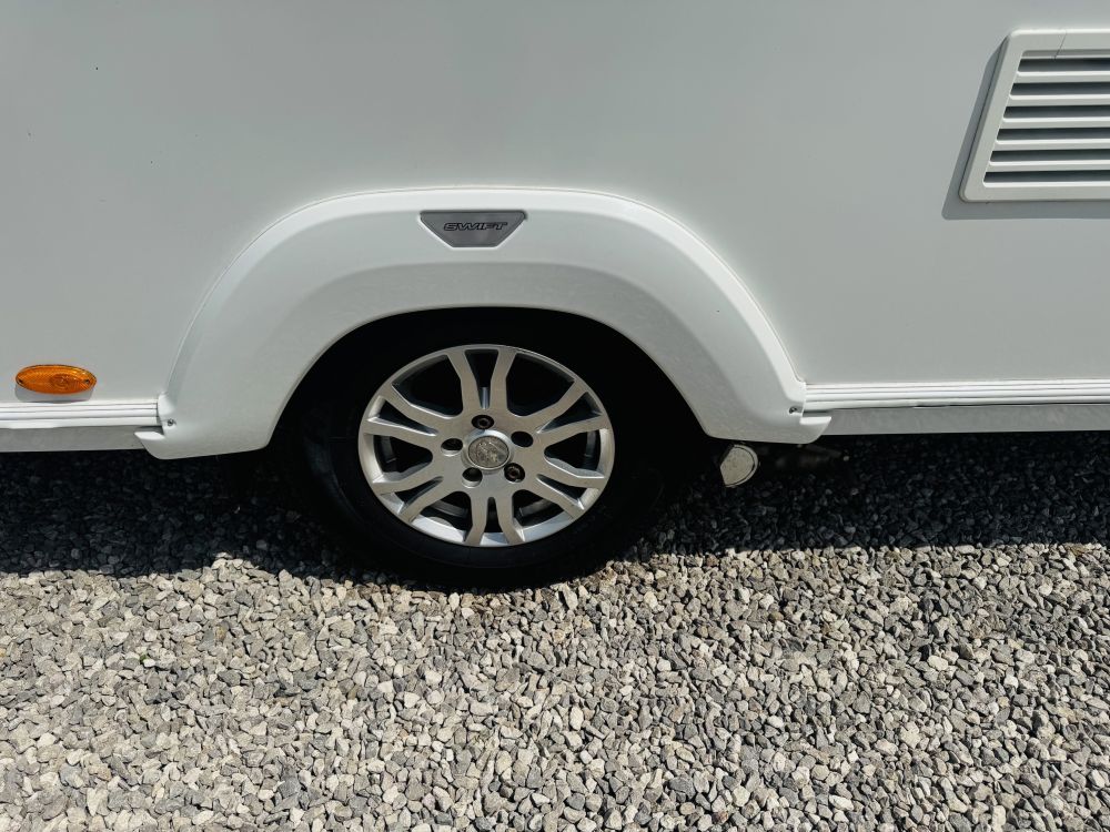 Swift Corniche  19/4 Fixed Bed 